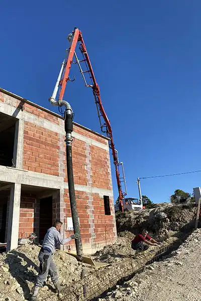 Pumpanje betona - Prijevoz i pumpanje betona - Beton Jukić Zadar